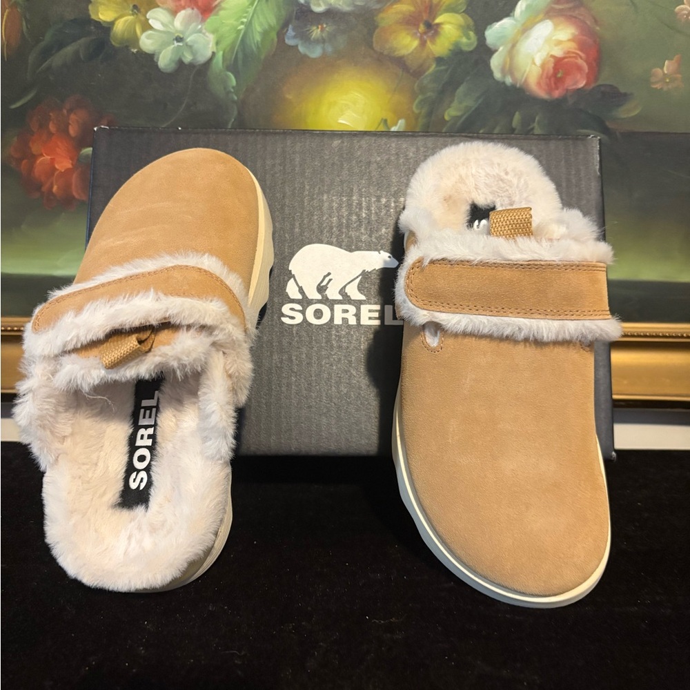 NIB Urban Outfitters Sorel Women VIIBE Suede Cozy Clogs Tawny Buff/Natural 6